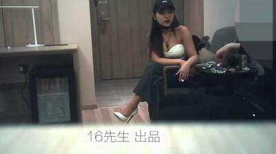 16先生刷了不少礼物约炮极品网红女主播雅X儿酒店啪啪.海报剧照